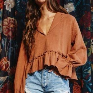 BucketList Brown Cropped Ruffled Blouse size Medium